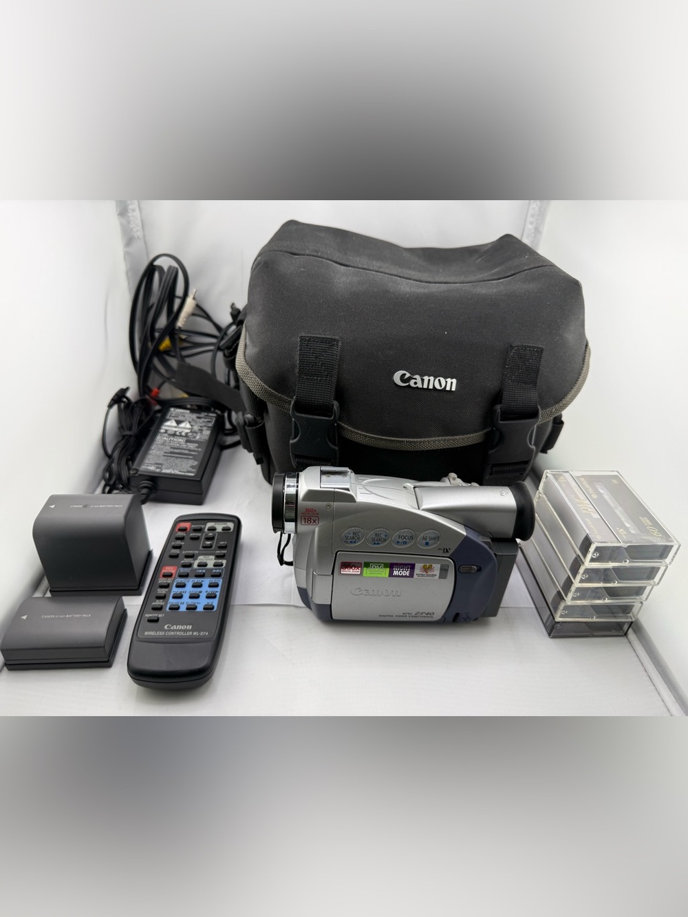 Canon ZR40 Mini DV Camcorder  + Accessories - CORD TO CHARGER IS MISSING.